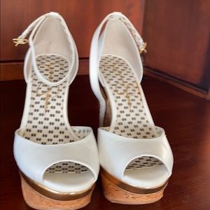 JS-KEIRA White Platform Shoes